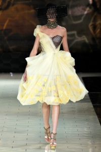 асимметричное платье Alexander McQueen