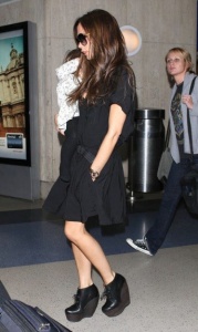 2012 Victoria and Harper at LAX airport