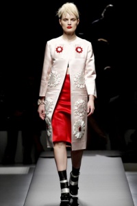 пальто в стиле минимализм Prada