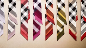 галстуки Burberry